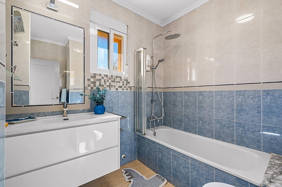 Villa med 3 soverom | Terrasse og hage | Felles basseng i El Raso | Møblert