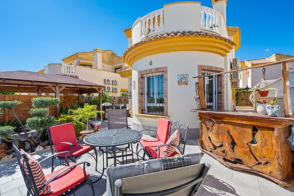 Villa med 3 soverom | Terrasse og hage | Felles basseng i El Raso | Møblert