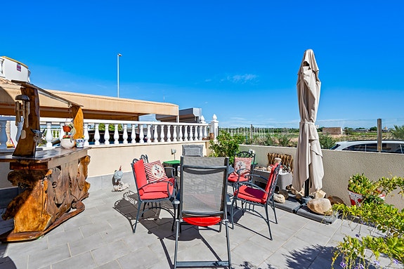 Villa med 3 soverom | Terrasse og hage | Felles basseng i El Raso | Møblert