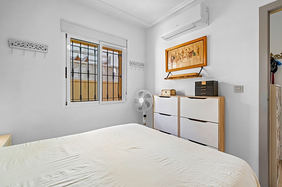 Villa med 3 soverom | Terrasse og hage | Felles basseng i El Raso | Møblert