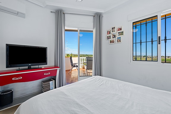 Villa med 3 soverom | Terrasse og hage | Felles basseng i El Raso | Møblert