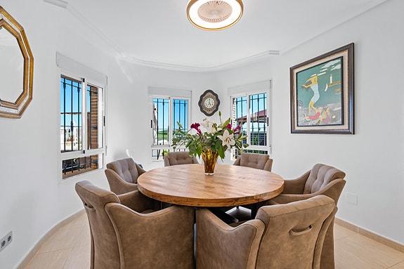 Villa med 3 soverom | Terrasse og hage | Felles basseng i El Raso | Møblert