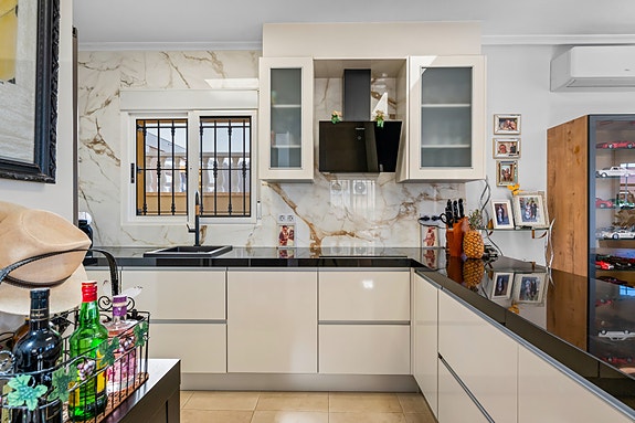 Villa med 3 soverom | Terrasse og hage | Felles basseng i El Raso | Møblert