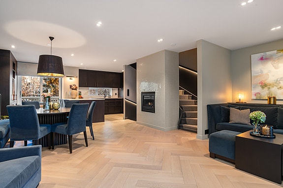 Velkommen til et stilrent og lekkert townhouse i attraktive omgivelser bak Frognerparken