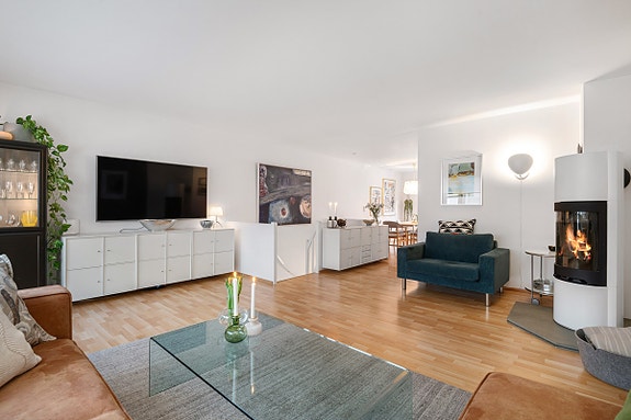 Stua fikk et nytt og flott ildsted installert i 2015.