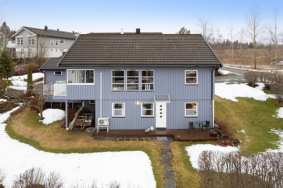 Lise Alstad ved EiendomsMegler 1 har den glede å presentere: Nordlandsvegen 9.