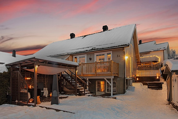 Eiendomsmegler 1 v/Jonas Lundby har den store gleden av å presentere Midtliene 3A! Foto: Hege Leren