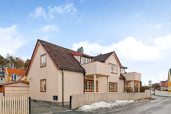 Velkommen til
General Buddes gate 2 A og B presentert av Merk M. Ramberg ved EiendomsMegler 1.