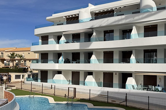 NYHET! Luksuriøs leilighet med 4 soverom og 3 bad | Stor terrasse og nydelige fellesarealer | Kun 400 m fra sjøen