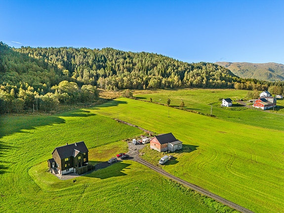 Notar v/Kjetil Gujord presenterer Kornstadveien 204! (Foto - Interiørfoto v/Håvard Løberg Nyeggen)