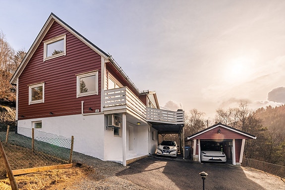 Velkommen til Gjerstadvegen 68 presentert av Isaac Dahlin v/Fana Sparebank Eiendom.