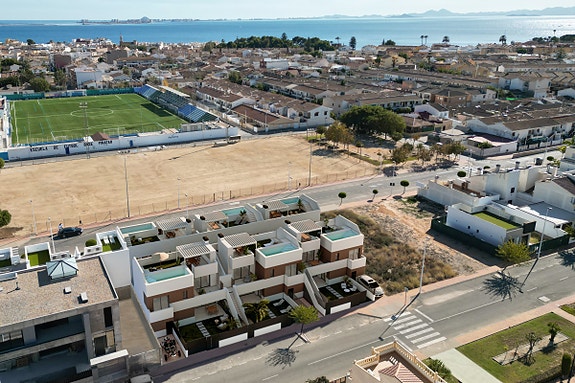 NYBYGG! Eksklusivt prosjekt! Ny moderne bolig med hage og eget basseng - Parkering på tomt