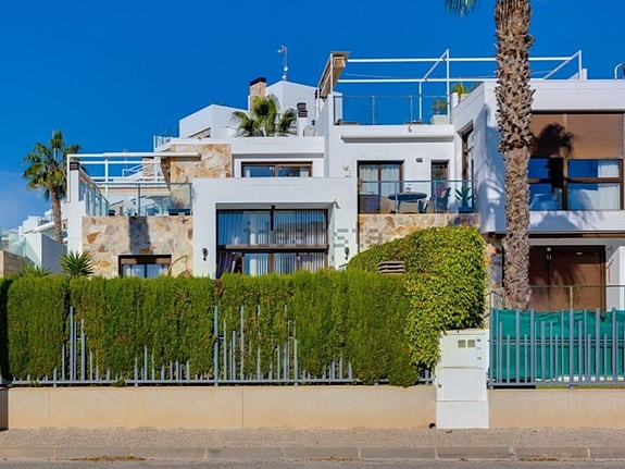 Rekkehus med hage og flere terrasser | Sørvendt | Møblert