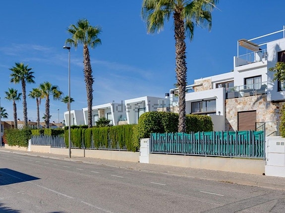 Rekkehus med hage og flere terrasser | Sørvendt | Møblert