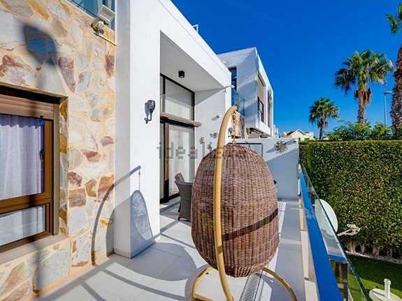 Rekkehus med hage og flere terrasser | Sørvendt | Møblert