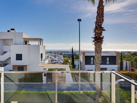 Rekkehus med hage og flere terrasser | Sørvendt | Møblert