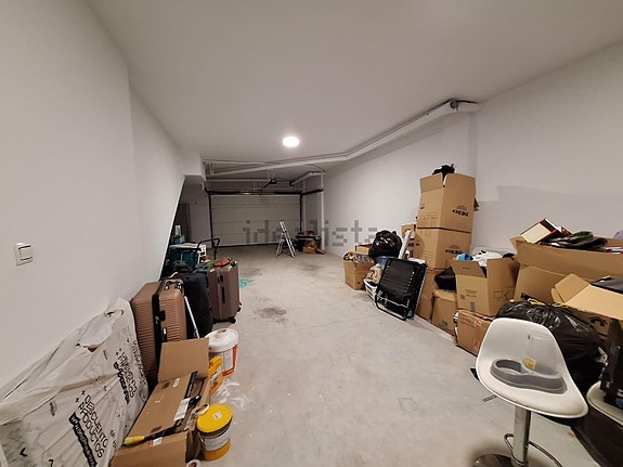 Romslig rekkehus med 3 soverom, terrasser og felles basseng