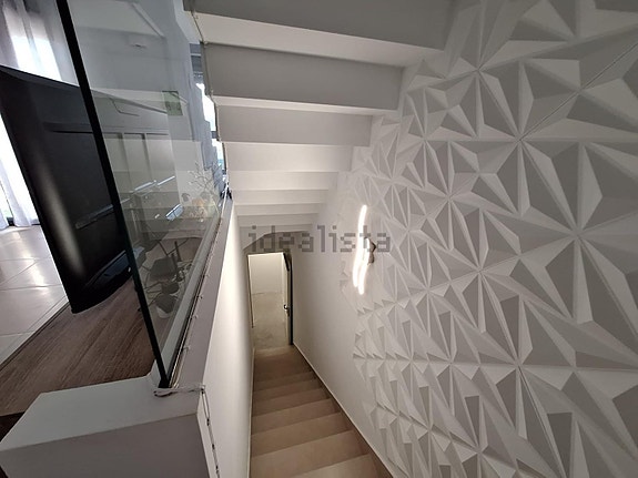 Romslig rekkehus med 3 soverom, terrasser og felles basseng