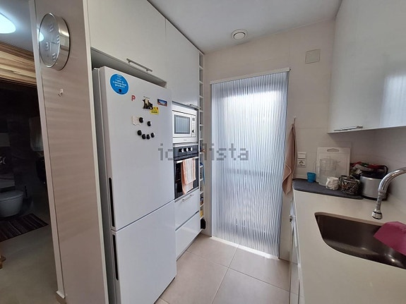 Romslig rekkehus med 3 soverom, terrasser og felles basseng