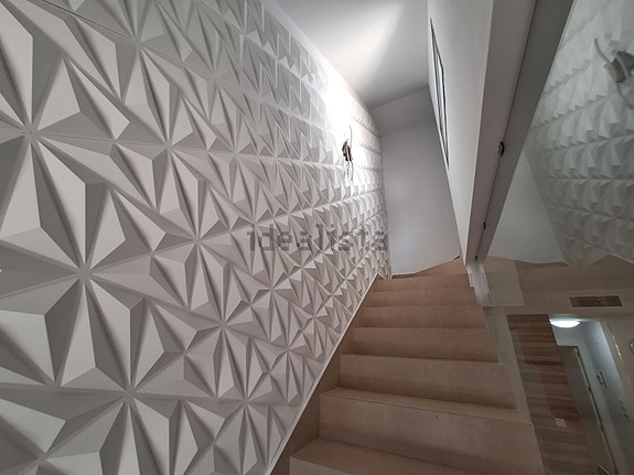 Romslig rekkehus med 3 soverom, terrasser og felles basseng