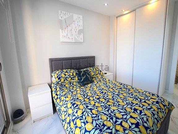 Nyere villa med 3 soverom, takterrasse og privat basseng nær fasiliteter