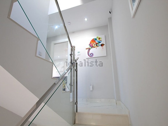 Nyere villa med 3 soverom, takterrasse og privat basseng nær fasiliteter