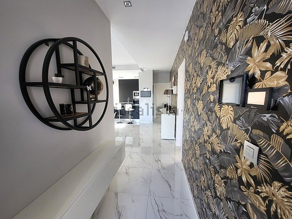 Nyere villa med 3 soverom, takterrasse og basseng, nær fasiliteter