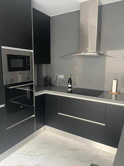 Nyere villa med 3 soverom, takterrasse og basseng, nær fasiliteter