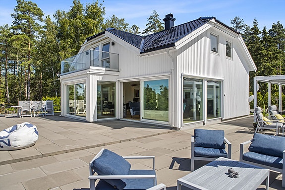 Nordvik Tønsberg v/Jørgen Nyhus har gleden av å ønske velkommen til Rødnesveien 97! Foto: Fotograf Magik.