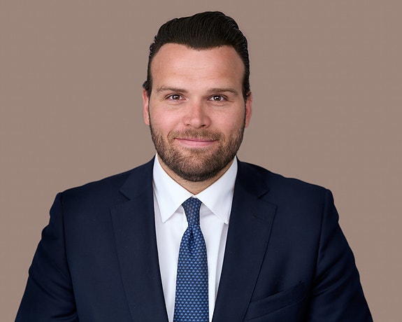 Bilde av megler Linus Juell-Florival