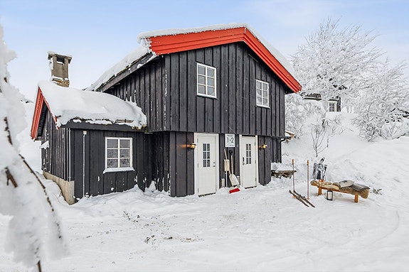 En tradisjonell og arealeffektiv hytte med en attraktiv beliggenhet i Fageråsen.