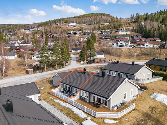 Eiendomsmegler MNEF/Partner/Økonom Ådne Holestøl Hognerud har gleden av å presentere Renslovegen 13 A! (Foto: Terje Bjørnsen)