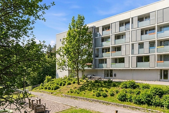 Velkommen til Måneveien 28 Presentert av Eiendomsmegler Edvard Chapsang v/EIE eiendomsmegling
Bildet er sesongjustert ved bruk av KI. Bildet er kun ment som illustrasjon og avvik kan forekomme.
