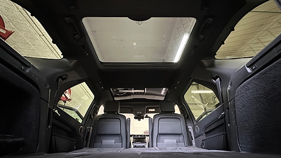 Land Rover Discovery 5 14 of 30