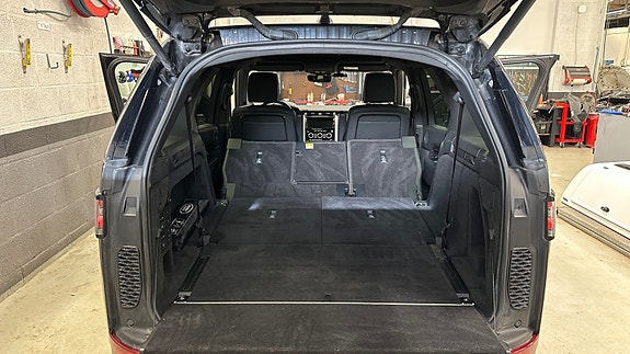 Land Rover Discovery 5 12 of 30