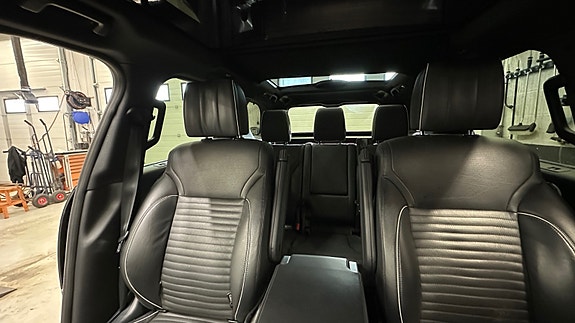 Land Rover Discovery 5 28 of 30