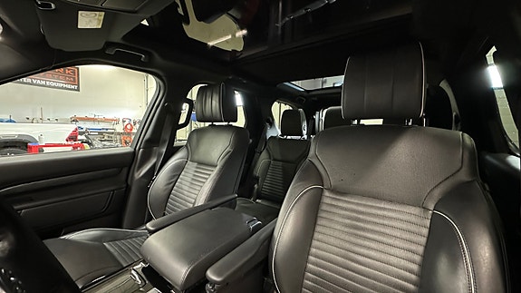 Land Rover Discovery 5 27 of 30