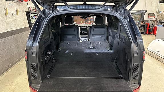 Land Rover Discovery 5 13 of 30