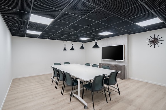 Flytt inn i en bruksklar plass i et åpent kontorlandskap for 10 personer i Regus Rolvsøy, Fredrikstad