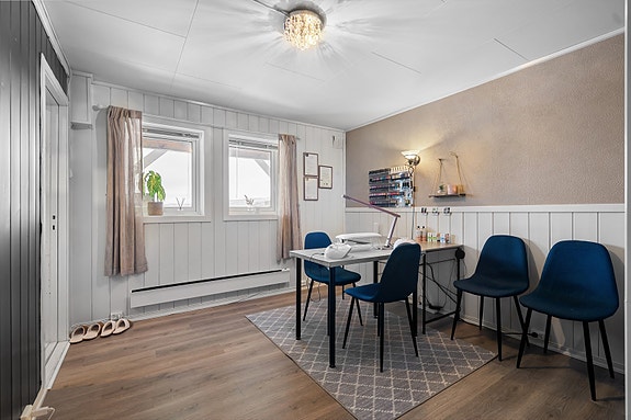 Kjellerstue (Kjelleretasjen i sin helhet er ikke godkjent bruksendret)