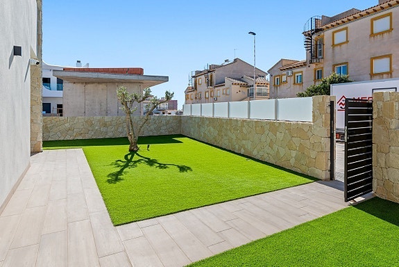 Få ledig! Luksuriøs leilighet med 3 soverom | Terrasse/hage på 150 m2 | Kort vei til strand | Nydelige fellesområder