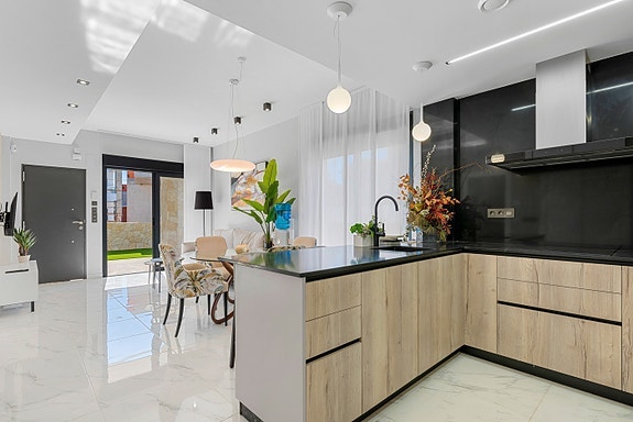 Få ledig! Luksuriøs leilighet med 3 soverom | Terrasse/hage på 150 m2 | Kort vei til strand | Nydelige fellesområder