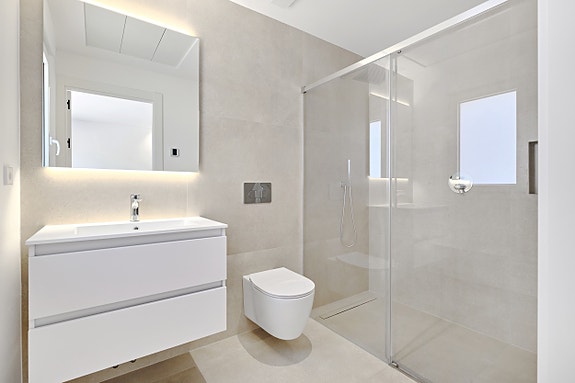 Nøkkelferdig! Hjørnevilla med 3 soverom og 2 bad | Nydelig uteplass med hage og privat basseng