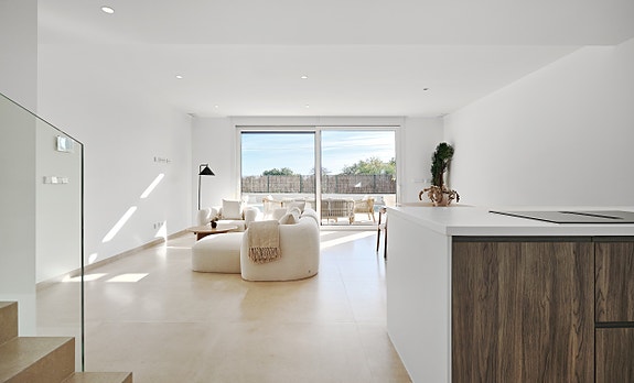 Nøkkelferdig! Hjørnevilla med 3 soverom og 2 bad | Nydelig uteplass med hage og privat basseng