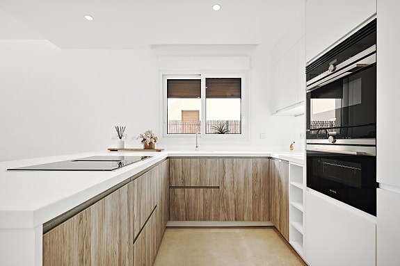 Nøkkelferdig! Hjørnevilla med 3 soverom og 2 bad | Nydelig uteplass med hage og privat basseng