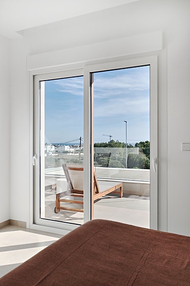 Nøkkelferdig! Hjørnevilla med 3 soverom og 2 bad | Nydelig uteplass med hage og privat basseng