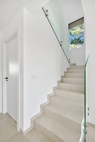 Nøkkelferdig! Hjørnevilla med 3 soverom og 2 bad | Nydelig uteplass med hage og privat basseng