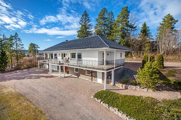 Flott og romslig villa beliggende på toppen av Jongskollens sjøside