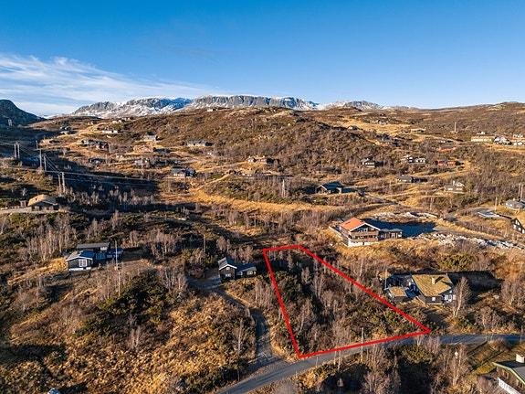 Eiendomsmegler Jannike Seljevoll Herleiksplass har gleden av å selge denne tomten hvor du kan bygge din hyttedrøm