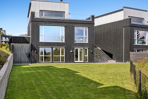 DNB Eiendom v/Håkon Sakariassen har gleden av å presentere Smørblomstveien 30!
